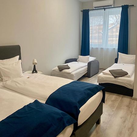 Vecsesi Rendezvenykoezpont Es Panzio B&B 외부 사진
