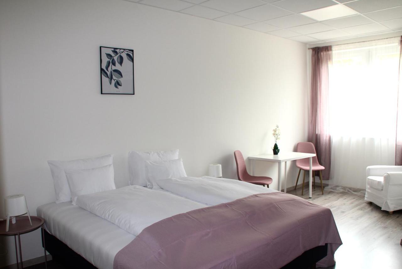 Vecsesi Rendezvenykoezpont Es Panzio B&B 외부 사진