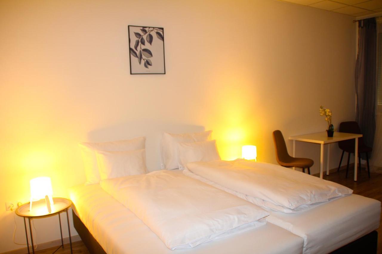 Vecsesi Rendezvenykoezpont Es Panzio B&B 외부 사진
