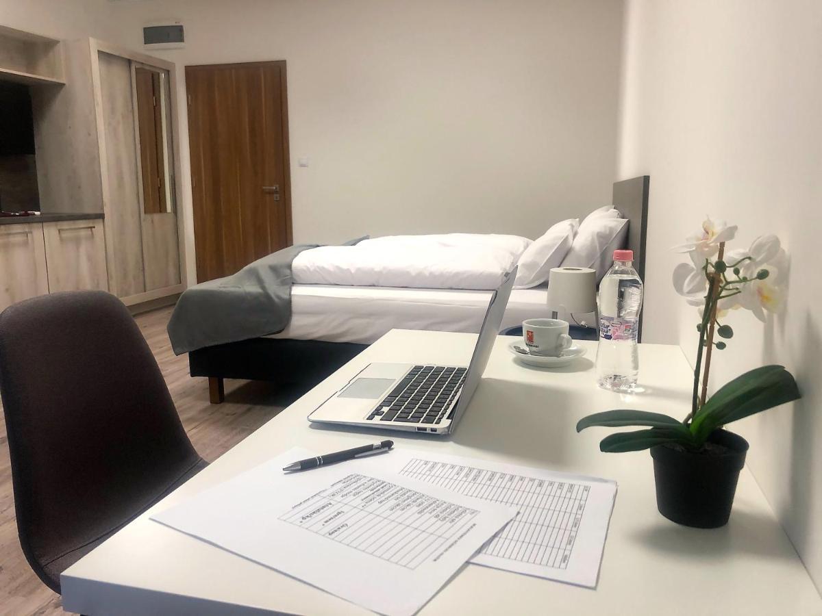 Vecsesi Rendezvenykoezpont Es Panzio B&B 외부 사진
