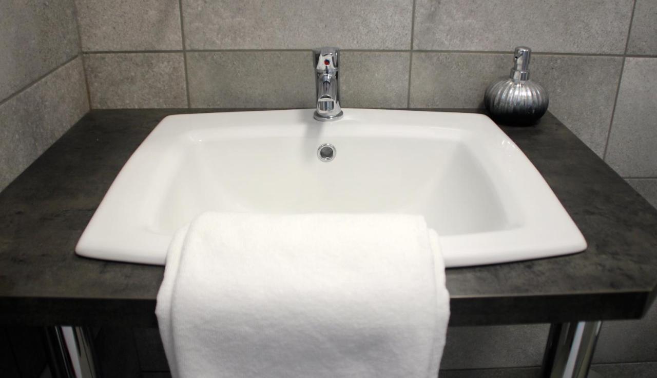Vecsesi Rendezvenykoezpont Es Panzio B&B 외부 사진