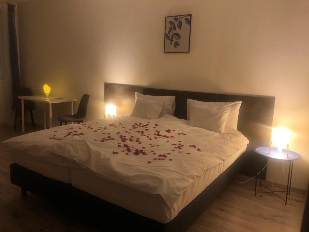 Vecsesi Rendezvenykoezpont Es Panzio B&B 외부 사진