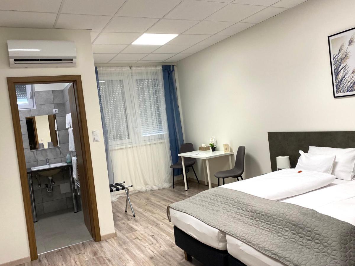 Vecsesi Rendezvenykoezpont Es Panzio B&B 외부 사진