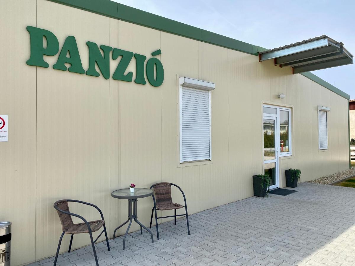 Vecsesi Rendezvenykoezpont Es Panzio B&B 외부 사진