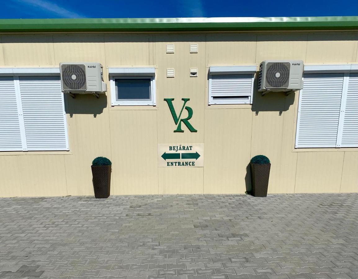 Vecsesi Rendezvenykoezpont Es Panzio B&B 외부 사진