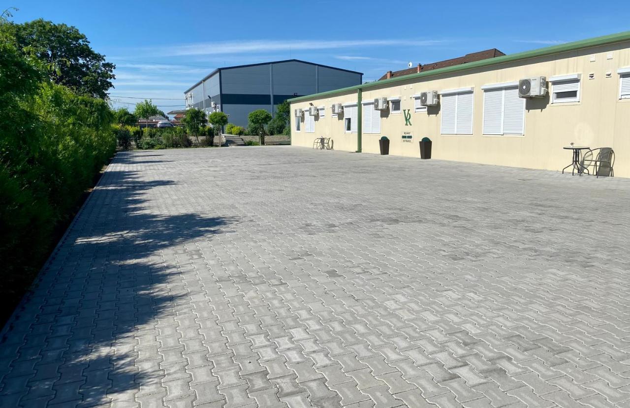 Vecsesi Rendezvenykoezpont Es Panzio B&B 외부 사진