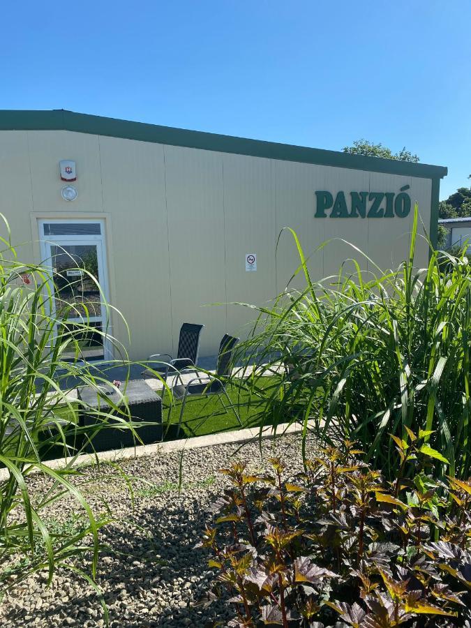Vecsesi Rendezvenykoezpont Es Panzio B&B 외부 사진