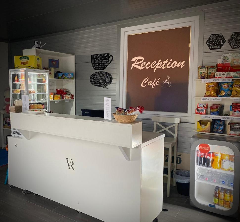 Vecsesi Rendezvenykoezpont Es Panzio B&B 외부 사진