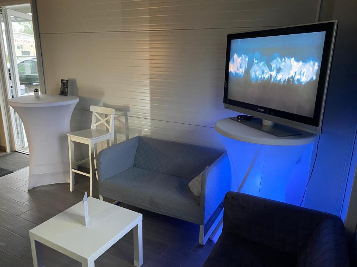 Vecsesi Rendezvenykoezpont Es Panzio B&B 외부 사진
