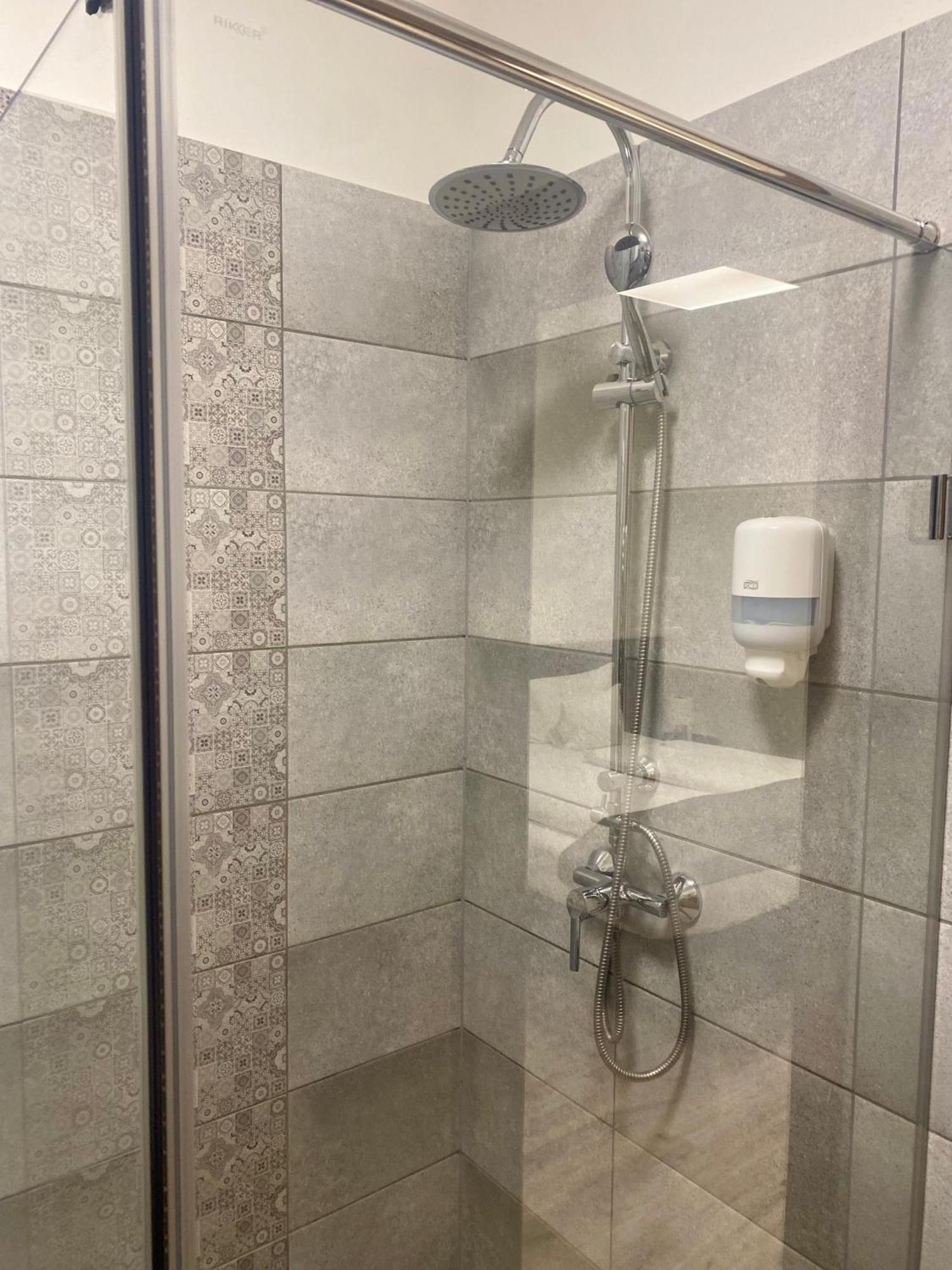 Vecsesi Rendezvenykoezpont Es Panzio B&B 외부 사진