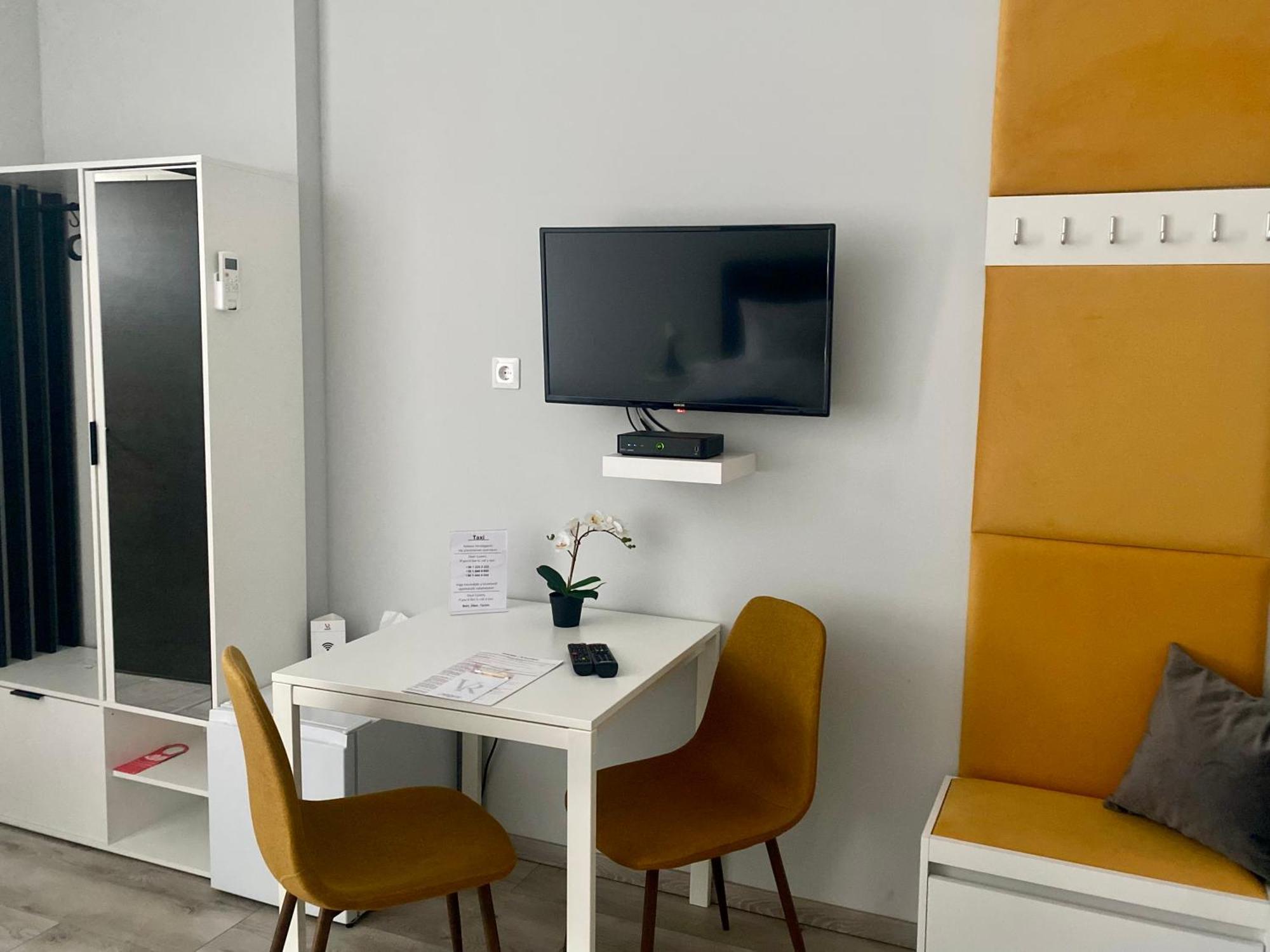 Vecsesi Rendezvenykoezpont Es Panzio B&B 외부 사진