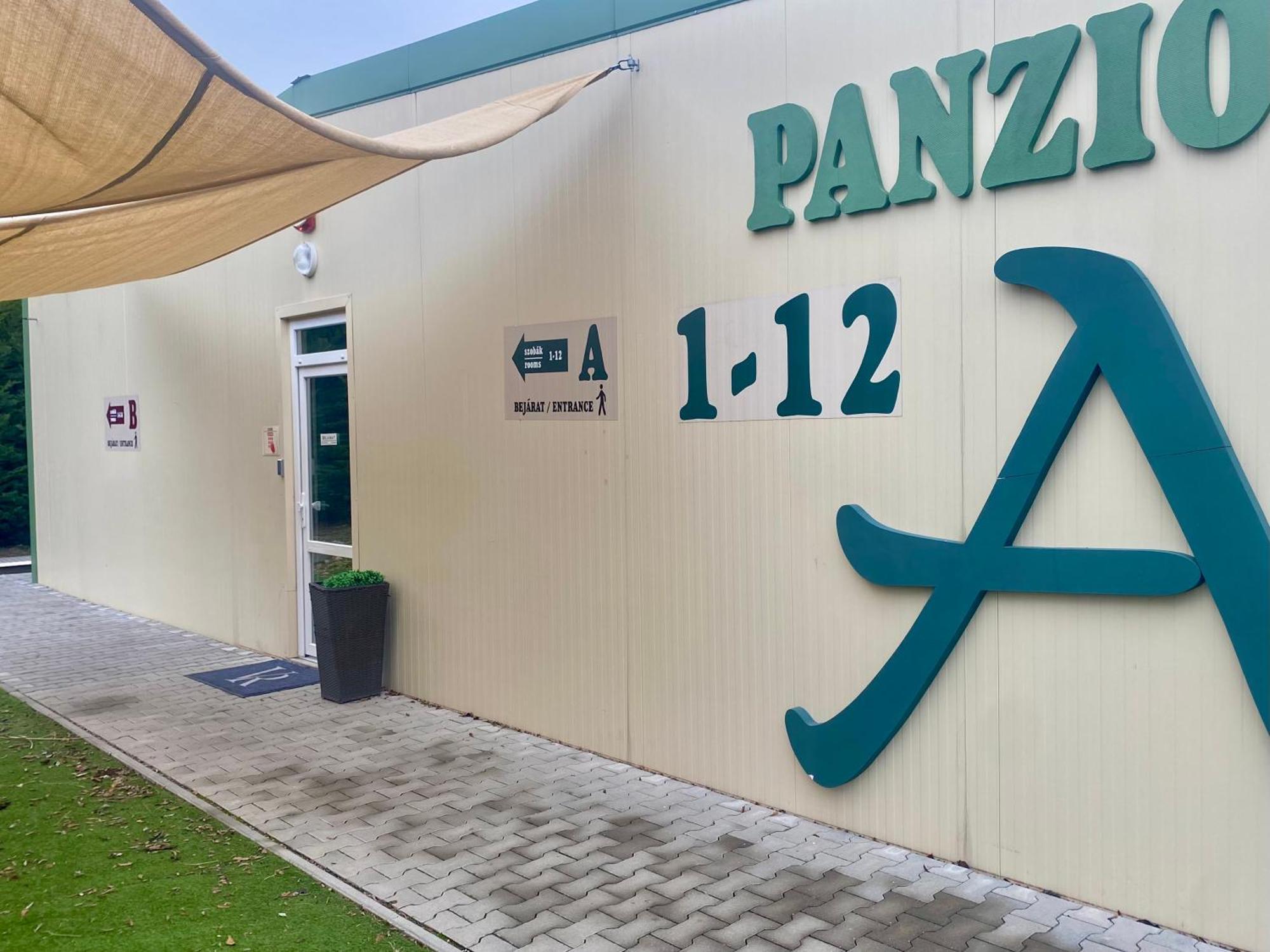 Vecsesi Rendezvenykoezpont Es Panzio B&B 외부 사진