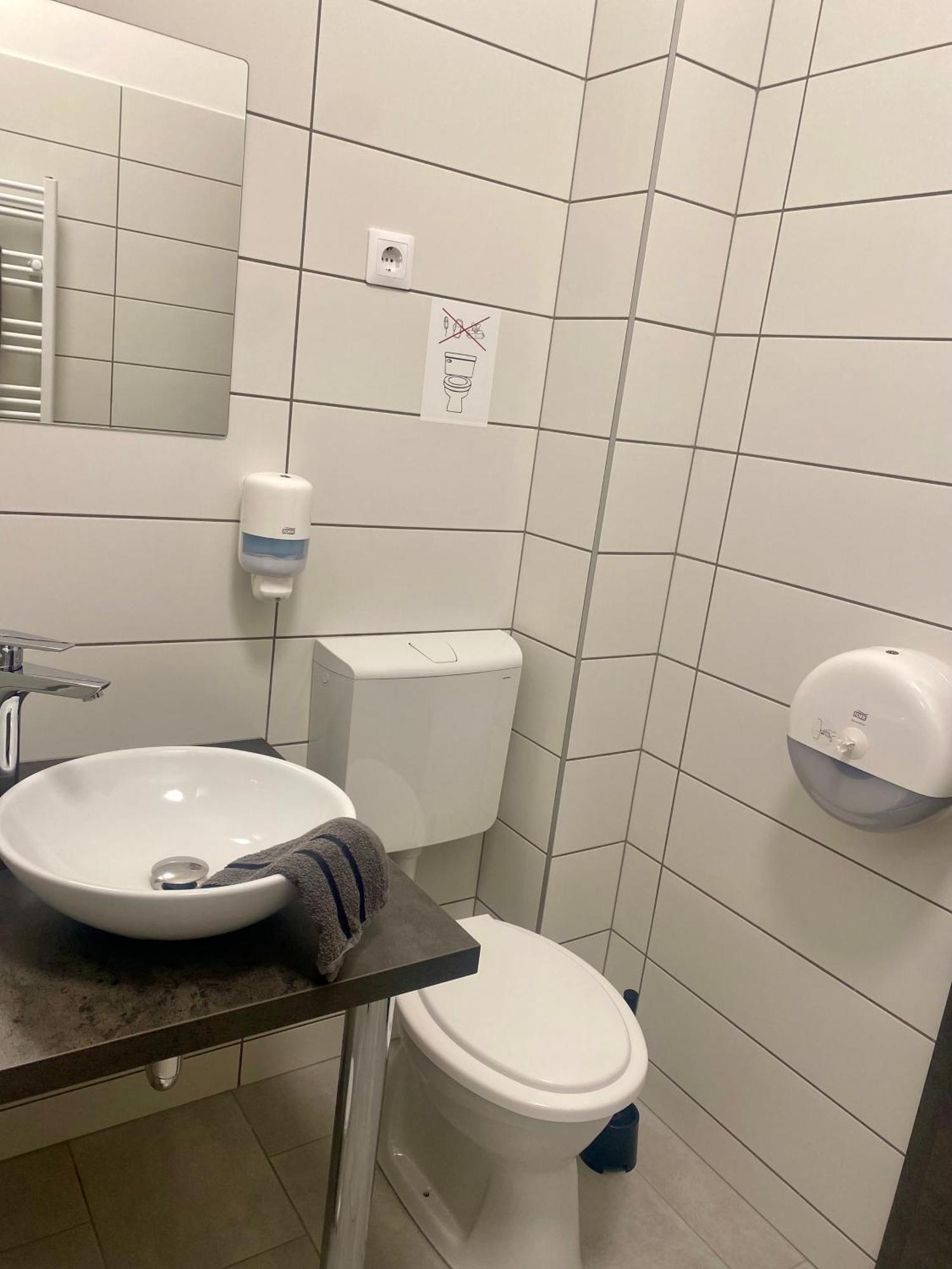 Vecsesi Rendezvenykoezpont Es Panzio B&B 외부 사진